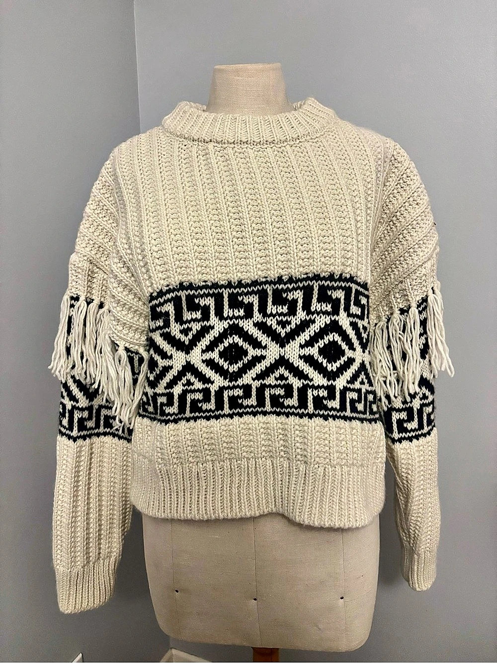 Chunky Knit Sweater w/ Geometric Pattern and Fringe in Cream & Black Size Medium